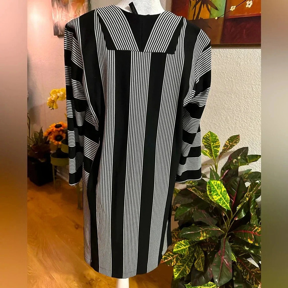 BCBGMAXAZRIA Striped Mini Shift Dress size L - Picture 6 of 15